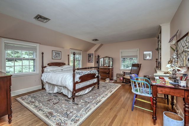 4 Brook Road, Woodbridge, CT 06525