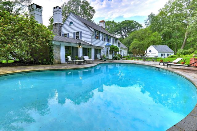 4 Brook Road, Woodbridge, CT 06525