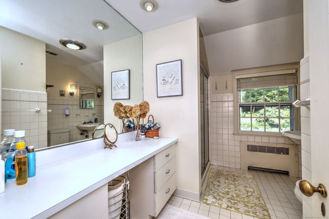 4 Brook Road, Woodbridge, CT 06525