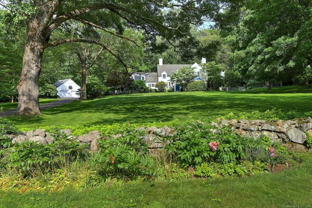 4 Brook Road, Woodbridge, CT 06525