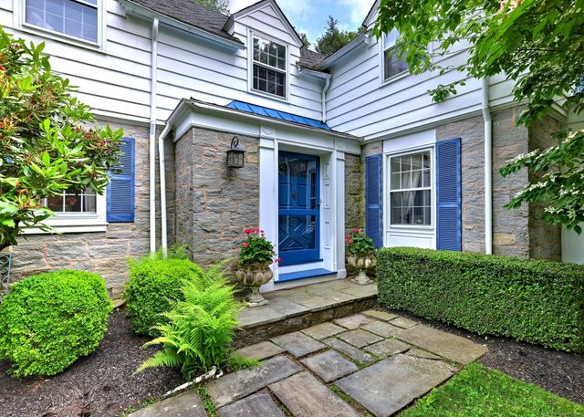4 Brook Road, Woodbridge, CT 06525