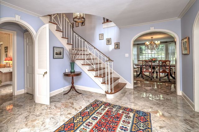 4 Brook Road, Woodbridge, CT 06525