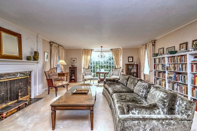 4 Brook Road, Woodbridge, CT 06525