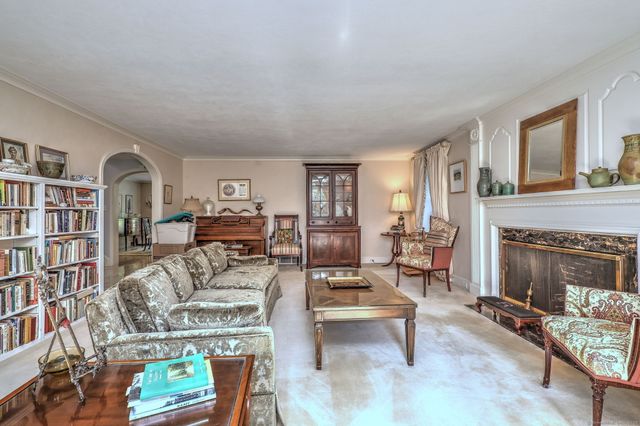 4 Brook Road, Woodbridge, CT 06525