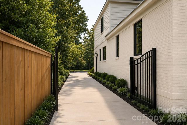 1116 Providence Road, Charlotte, NC 28207