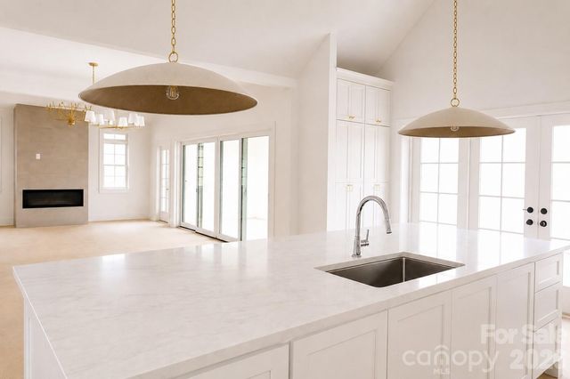 1116 Providence Road, Charlotte, NC 28207