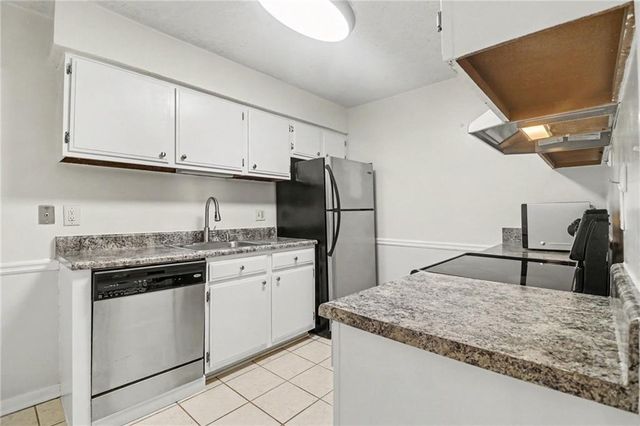 5159 Roswell Road 9, Sandy Springs, GA 30342