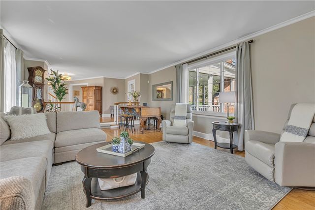 126 Windy Ghoul Dr, Brighton Twp, PA 15009