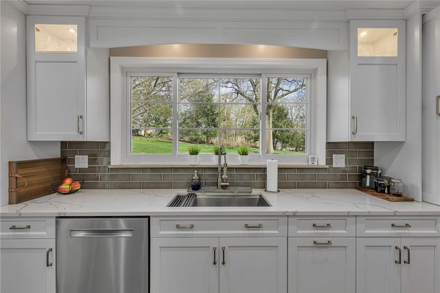 126 Windy Ghoul Dr, Brighton Twp, PA 15009