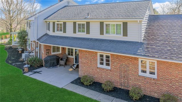 126 Windy Ghoul Dr, Brighton Twp, PA 15009