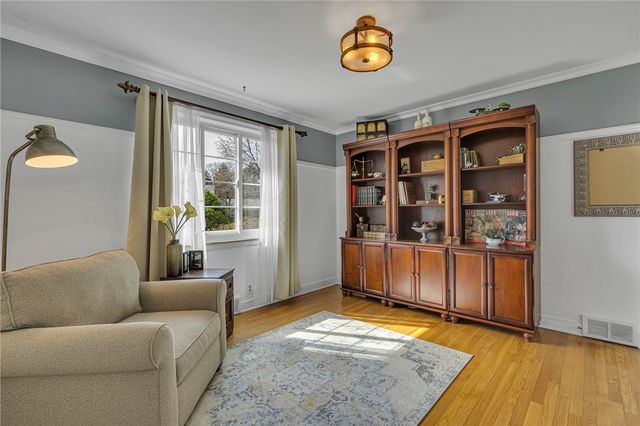 126 Windy Ghoul Dr, Brighton Twp, PA 15009