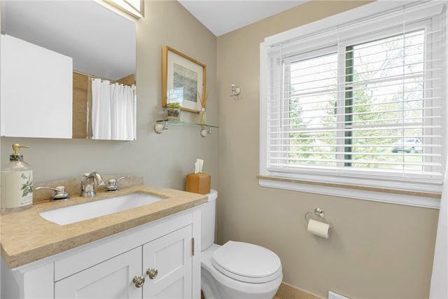 126 Windy Ghoul Dr, Brighton Twp, PA 15009
