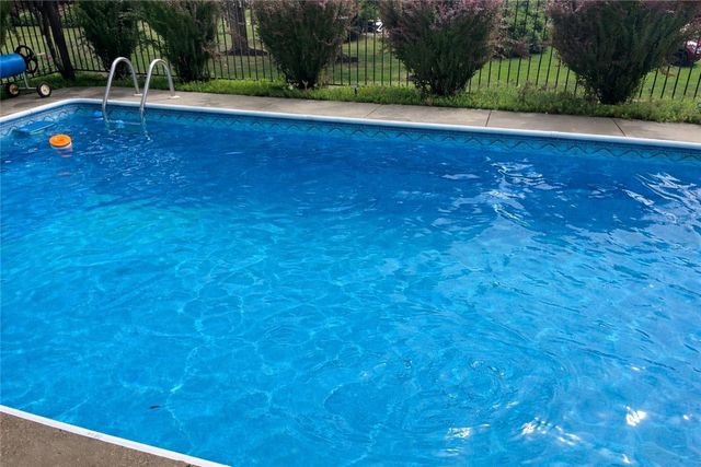 126 Windy Ghoul Dr, Brighton Twp, PA 15009