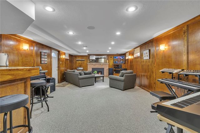 126 Windy Ghoul Dr, Brighton Twp, PA 15009