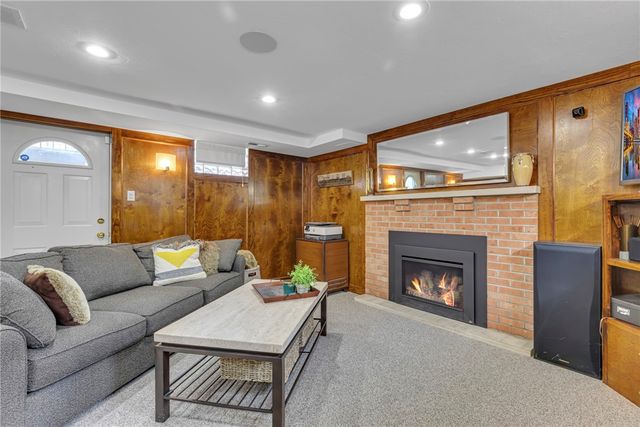 126 Windy Ghoul Dr, Brighton Twp, PA 15009