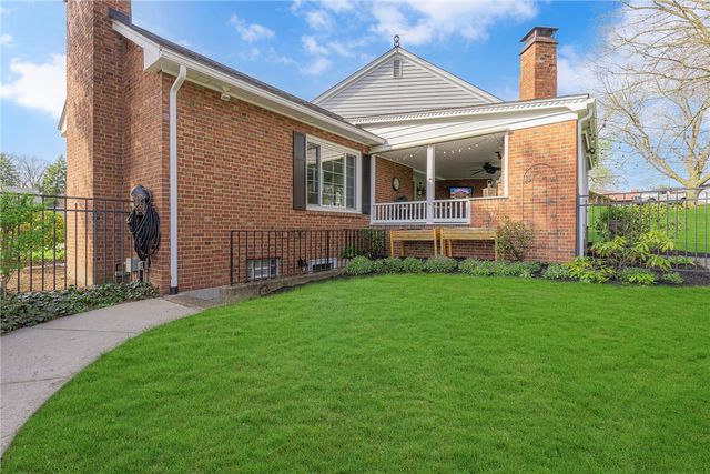 126 Windy Ghoul Dr, Brighton Twp, PA 15009