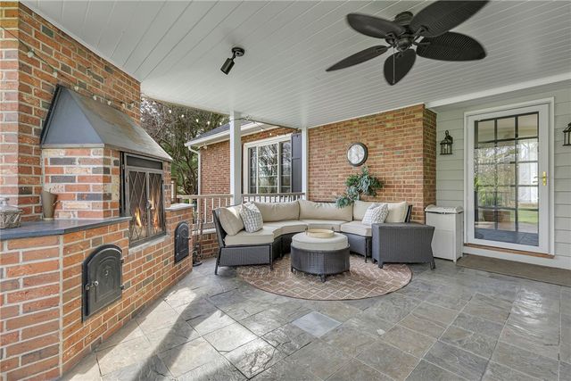 126 Windy Ghoul Dr, Brighton Twp, PA 15009