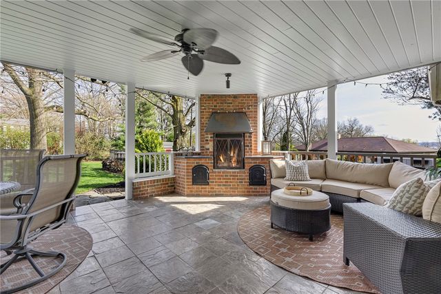 126 Windy Ghoul Dr, Brighton Twp, PA 15009