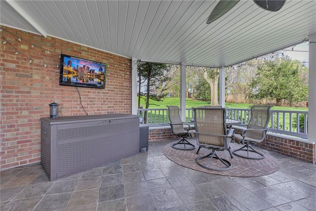 126 Windy Ghoul Dr, Brighton Twp, PA 15009