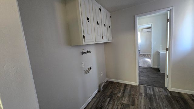 1320 Summers Lane, Klamath Falls, OR 97603