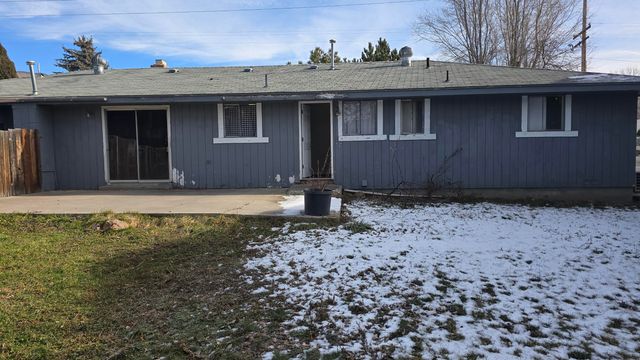 1320 Summers Lane, Klamath Falls, OR 97603