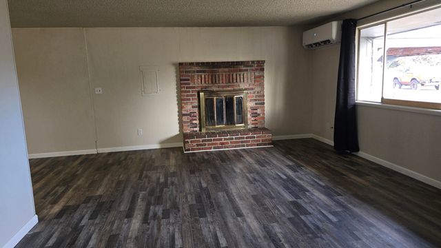 1320 Summers Lane, Klamath Falls, OR 97603