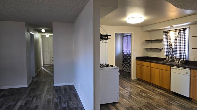 1320 Summers Lane, Klamath Falls, OR 97603