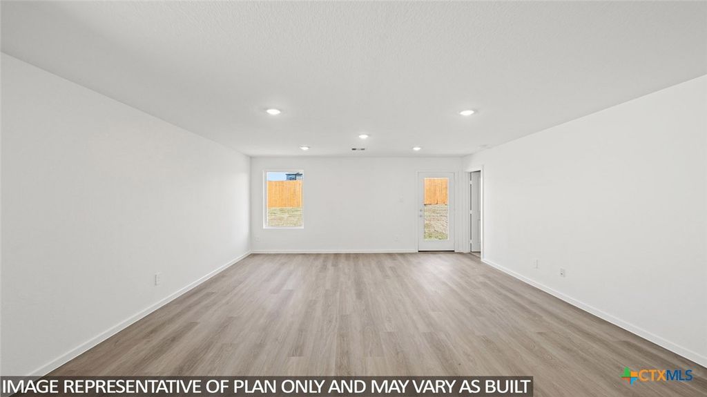 Image 10 of property listing at 125 Rain Drop Road, Jarrell, TX 76537