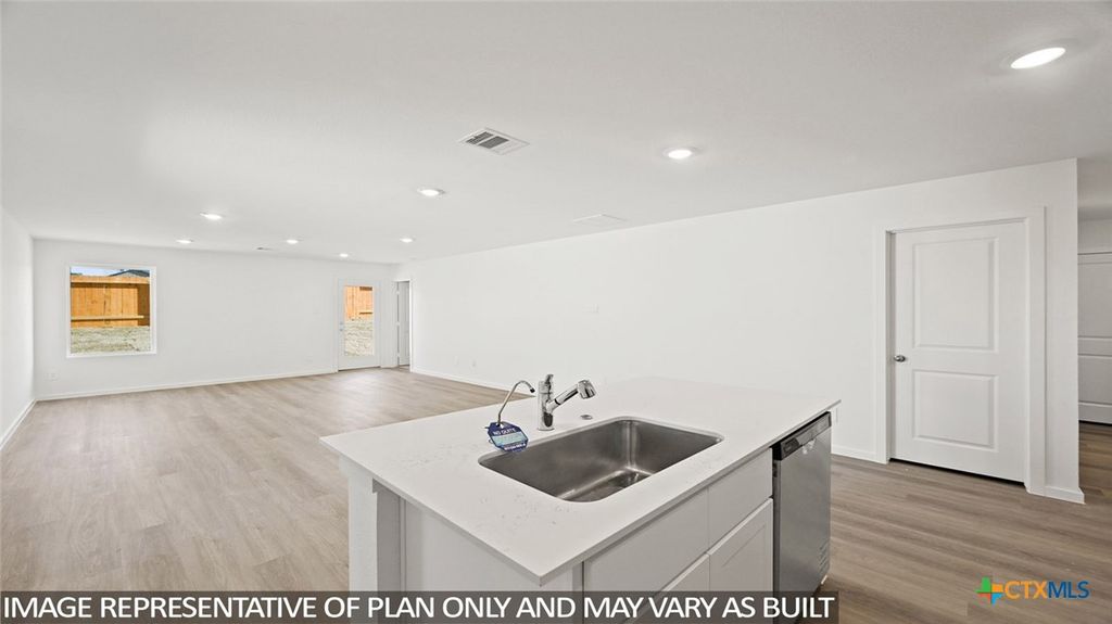 Image 6 of property listing at 125 Rain Drop Road, Jarrell, TX 76537