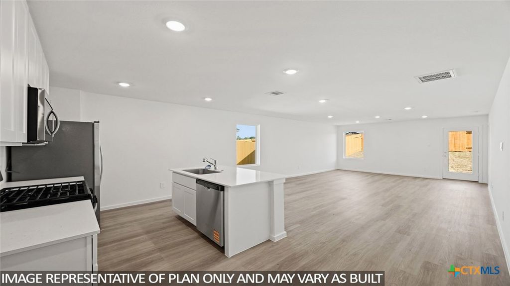 Image 7 of property listing at 125 Rain Drop Road, Jarrell, TX 76537