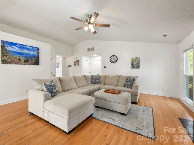 989 Thorncrest Court, Fletcher, NC 28732