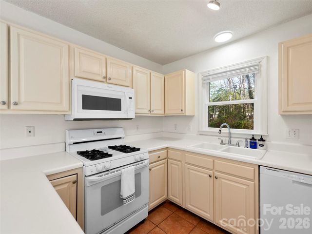 989 Thorncrest Court, Fletcher, NC 28732