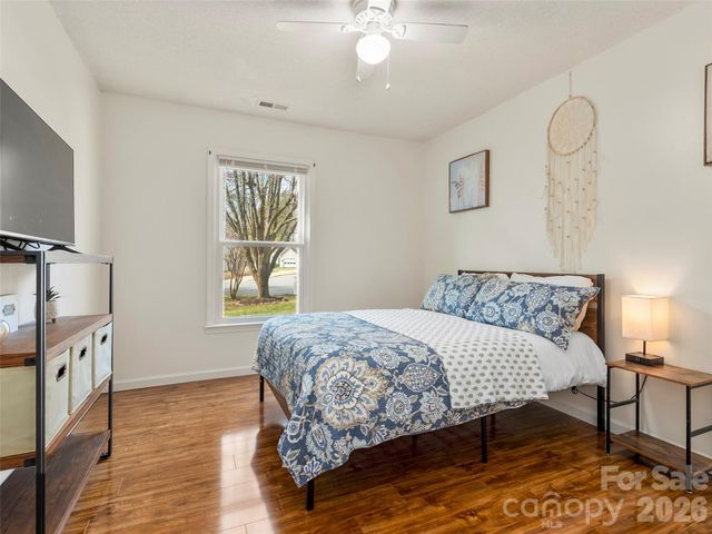 989 Thorncrest Court, Fletcher, NC 28732