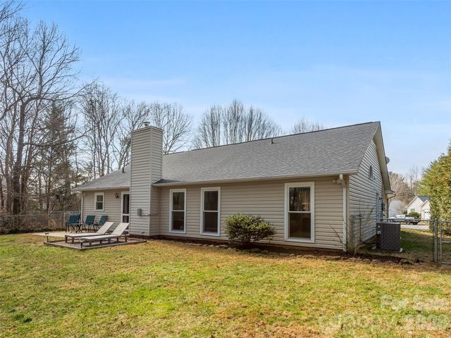 989 Thorncrest Court, Fletcher, NC 28732