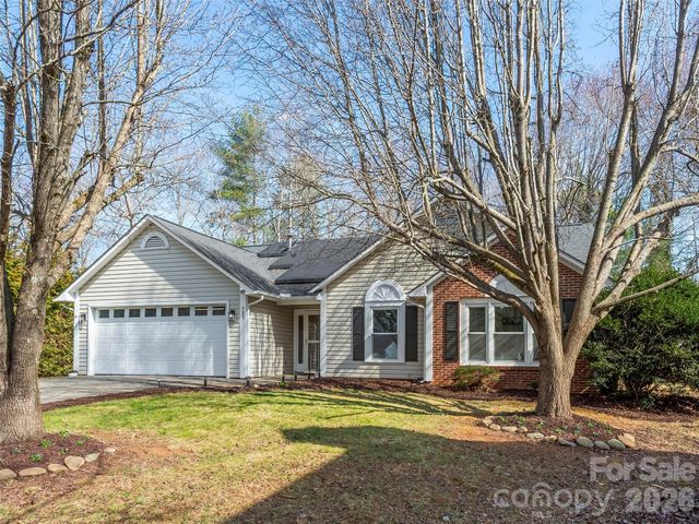989 Thorncrest Court, Fletcher, NC 28732
