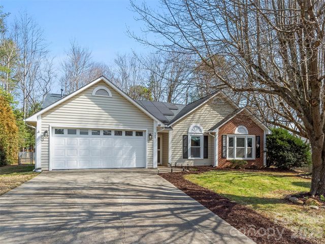 989 Thorncrest Court, Fletcher, NC 28732