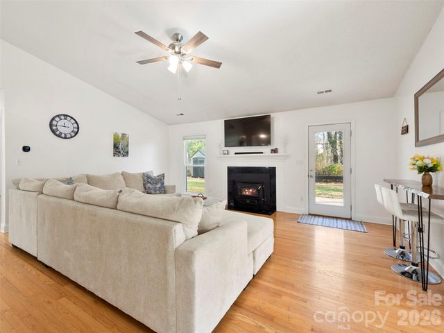 989 Thorncrest Court, Fletcher, NC 28732