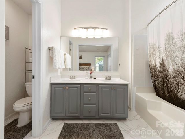 989 Thorncrest Court, Fletcher, NC 28732