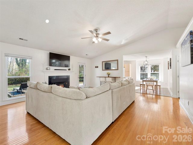 989 Thorncrest Court, Fletcher, NC 28732