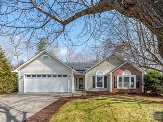 989 Thorncrest Court, Fletcher, NC 28732