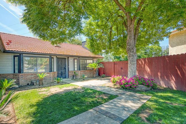 2250 Escalon Avenue, Clovis, CA 93611