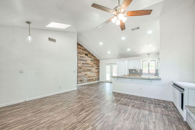 2250 Escalon Avenue, Clovis, CA 93611