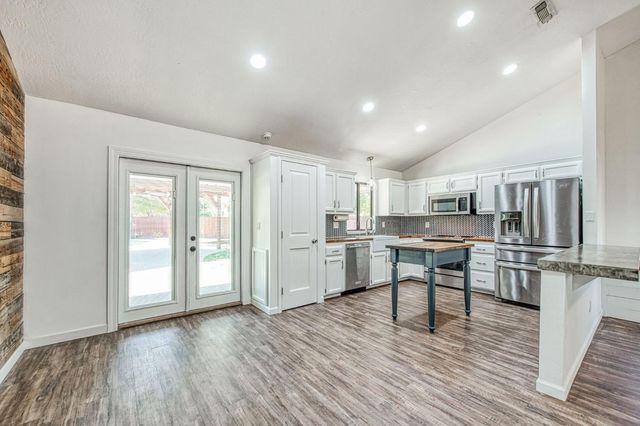 2250 Escalon Avenue, Clovis, CA 93611