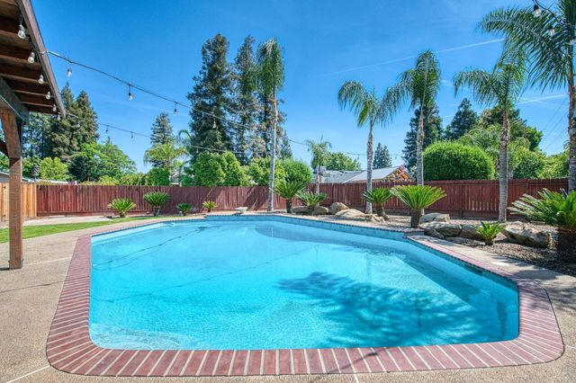2250 Escalon Avenue, Clovis, CA 93611