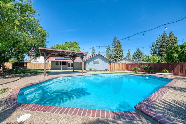 2250 Escalon Avenue, Clovis, CA 93611