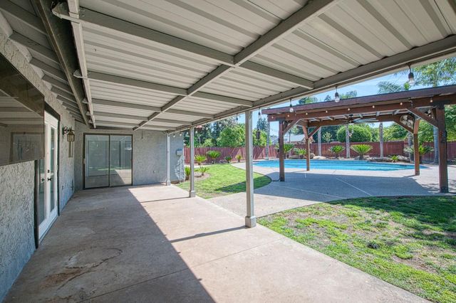 2250 Escalon Avenue, Clovis, CA 93611