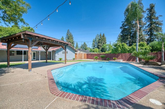 2250 Escalon Avenue, Clovis, CA 93611