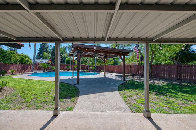 2250 Escalon Avenue, Clovis, CA 93611