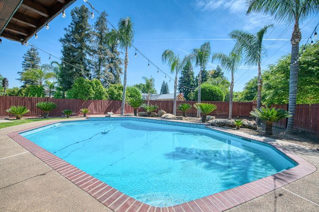 2250 Escalon Avenue, Clovis, CA 93611
