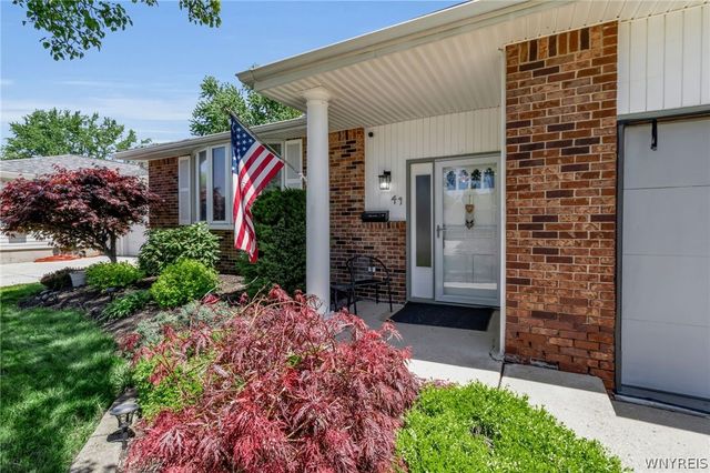 49 Mayberry Drive East, Cheektowaga, NY 14227